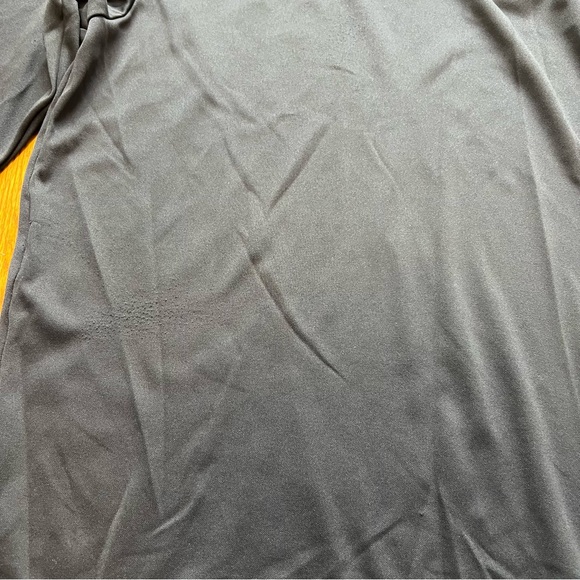 Under Armour Black Longsleeve - Picture 10 of 13